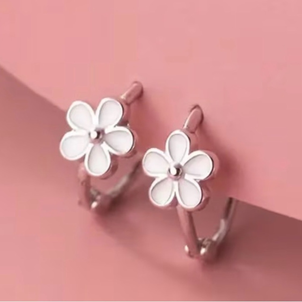 Elegant Floral White /Silver plated Earrings